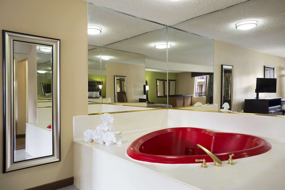 Days Inn By Wyndham Dallas Irving 4/13