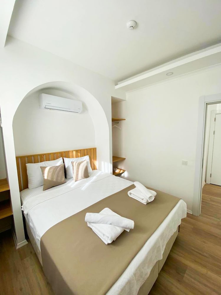 Marla Suite 14/50