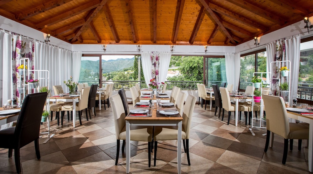 restaurant-cafeteria