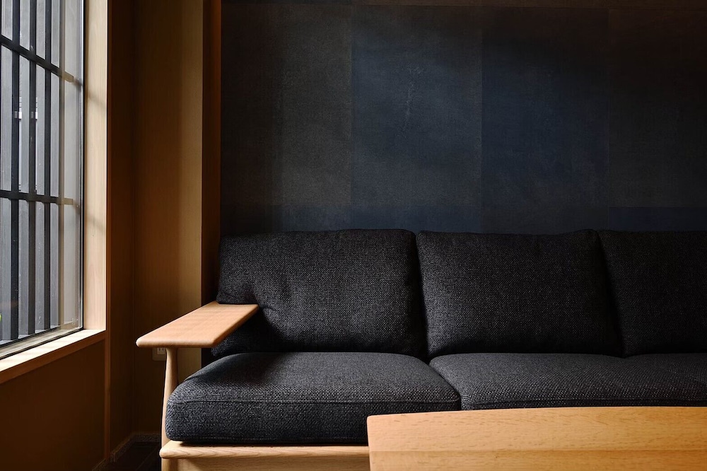 FOUR SEASONS INN KYOTO 12/21