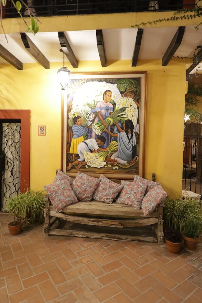 Casa Mia Suites 38/72