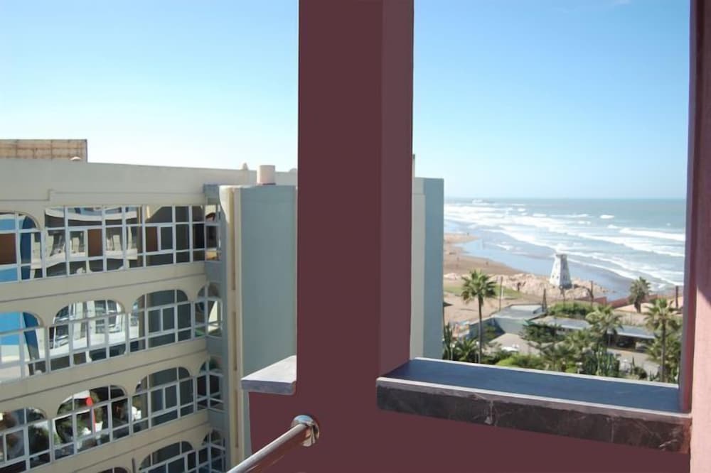 De La Corniche 1/40