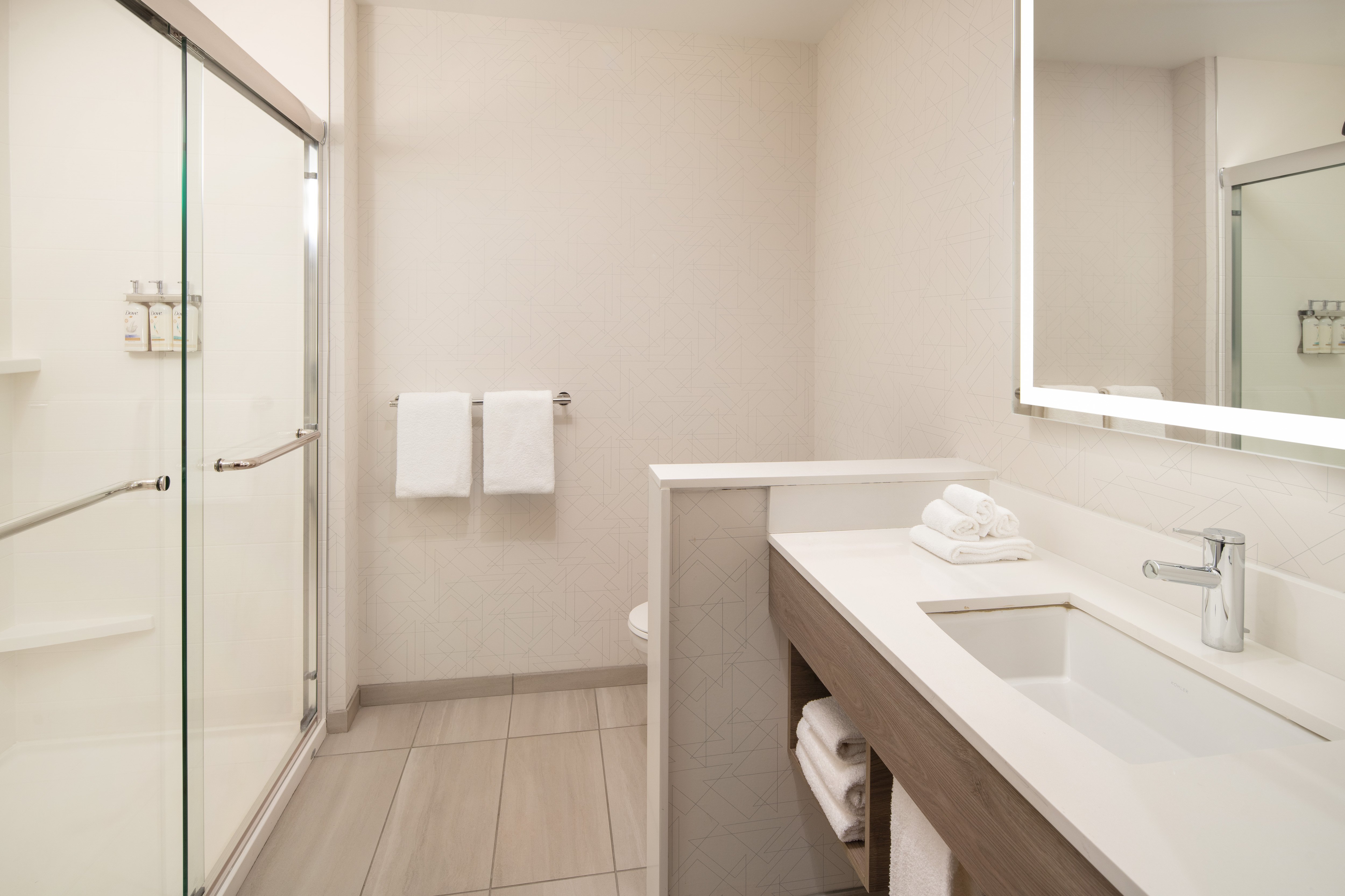 غرفة قياسية، Holiday Inn Express & Suites Fresno Airport 2/2