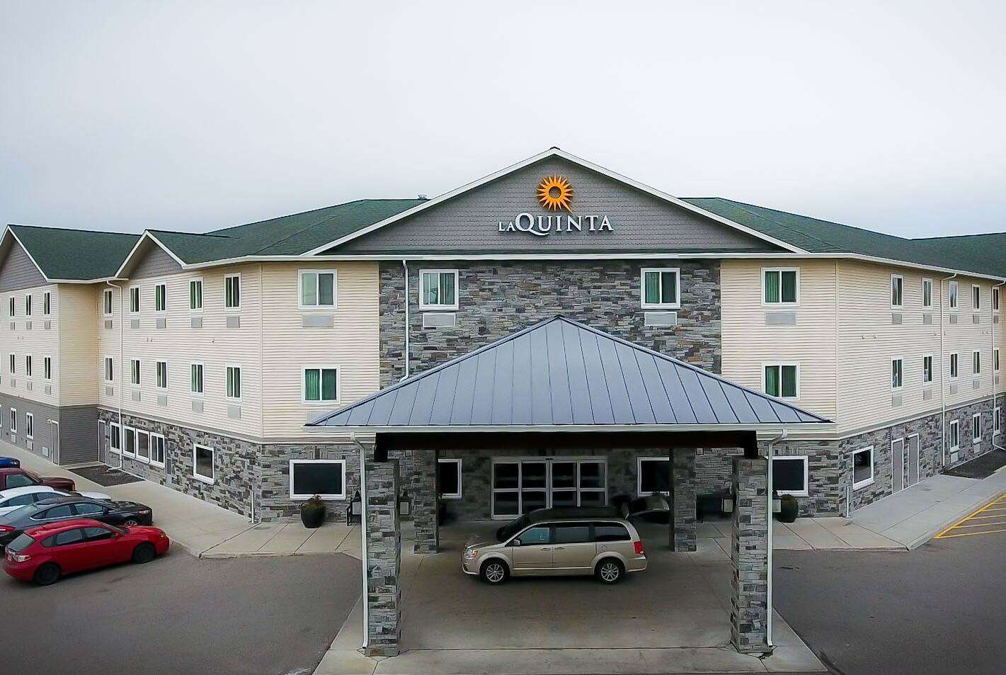 La Quinta Inn & Suites by Wyndham Fairbanks Airport 4/50
