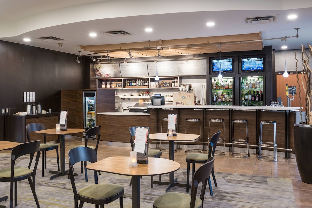 Courtyard By Marriott Toronto Vaughan 36/46