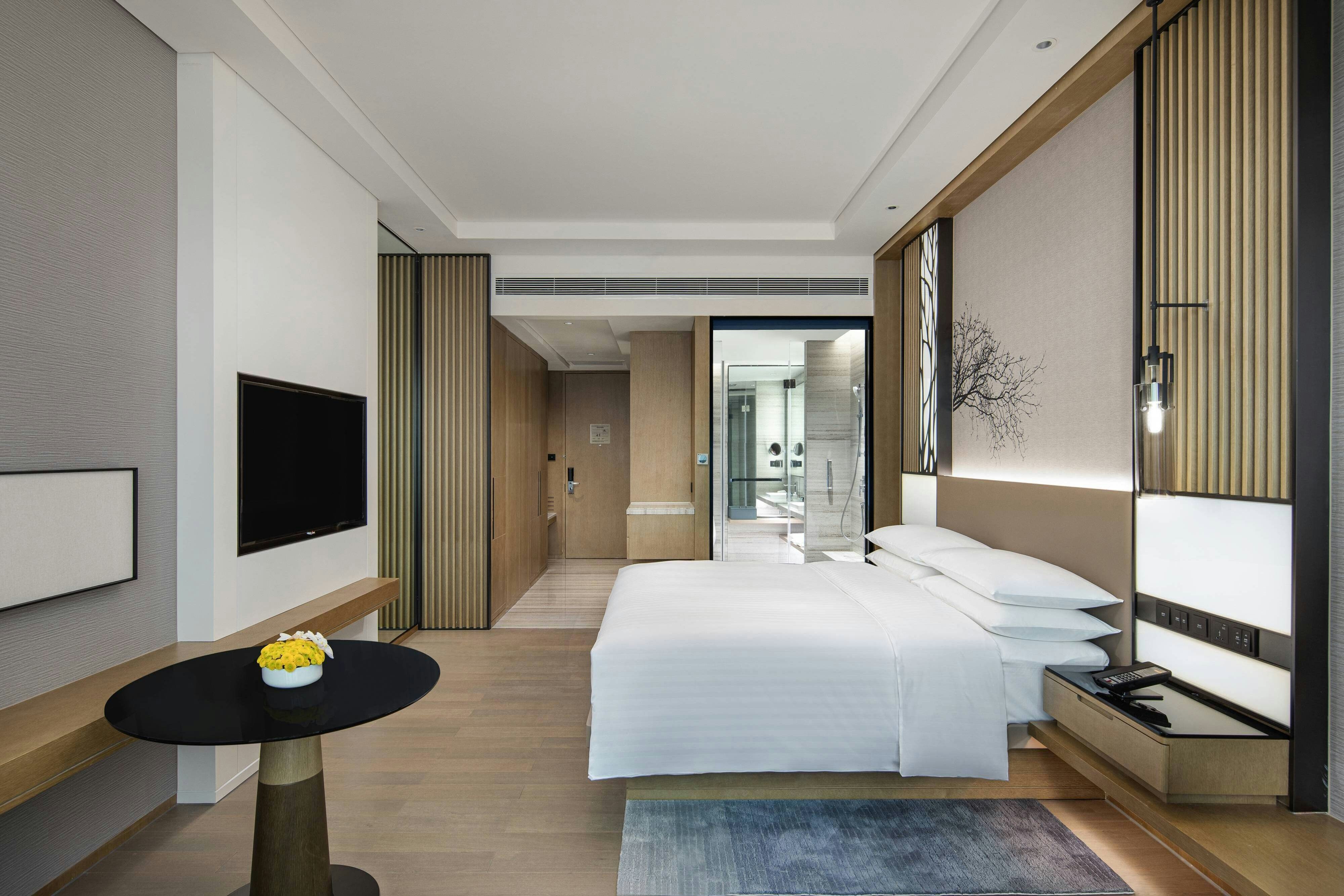 غرفة بسرير كينج، Courtyard by Marriott Chengdu South 3/4