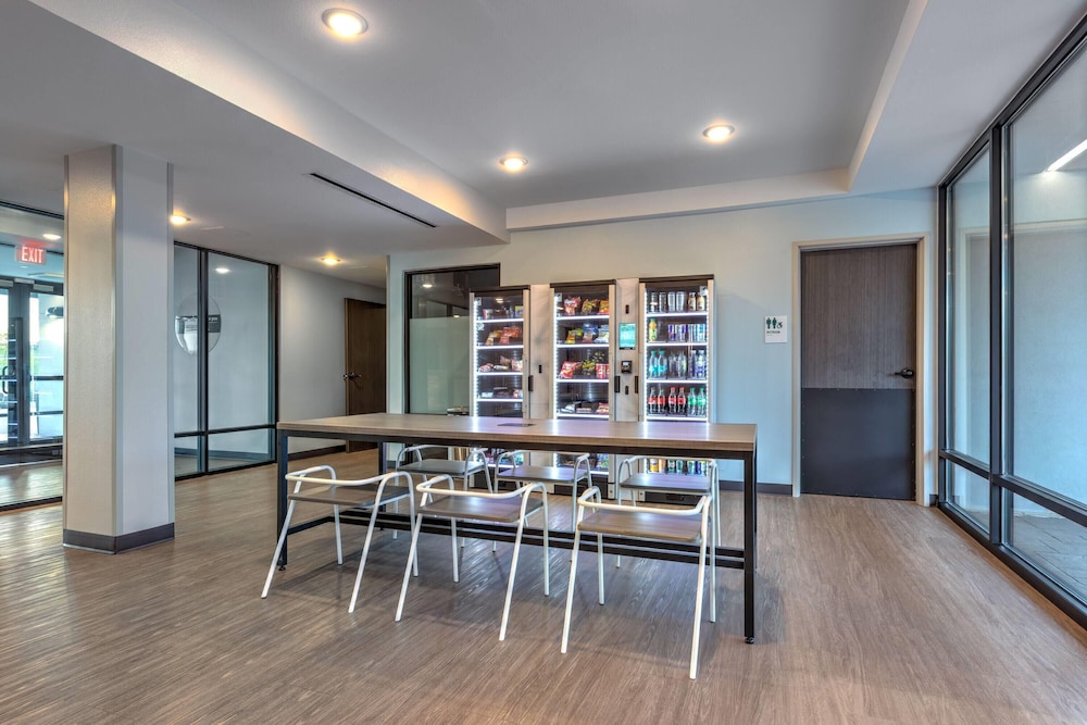 ECHO Suites Extended Stay by Wyndham Dallas Plano/Richardson 41/62