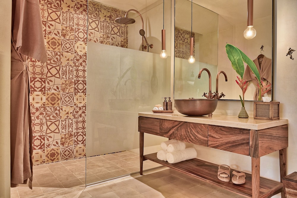 Heritage Courtyard Room، FCC Angkor by Avani 7/7