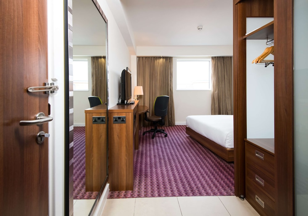 Hampton by Hilton Birmingham Jewellery Quarter 24/63