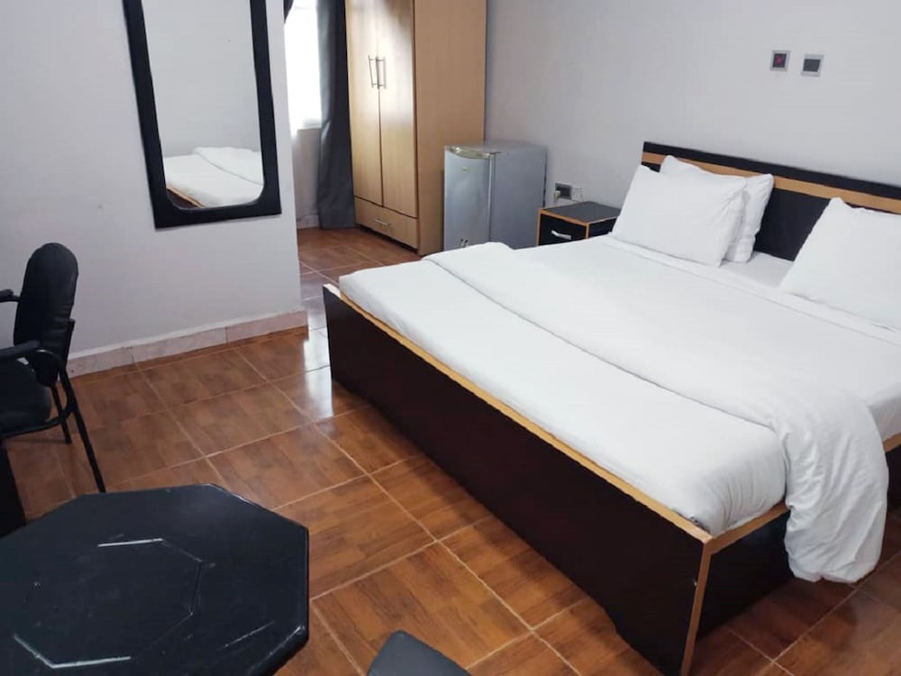 Entry Point Hotel 5/49
