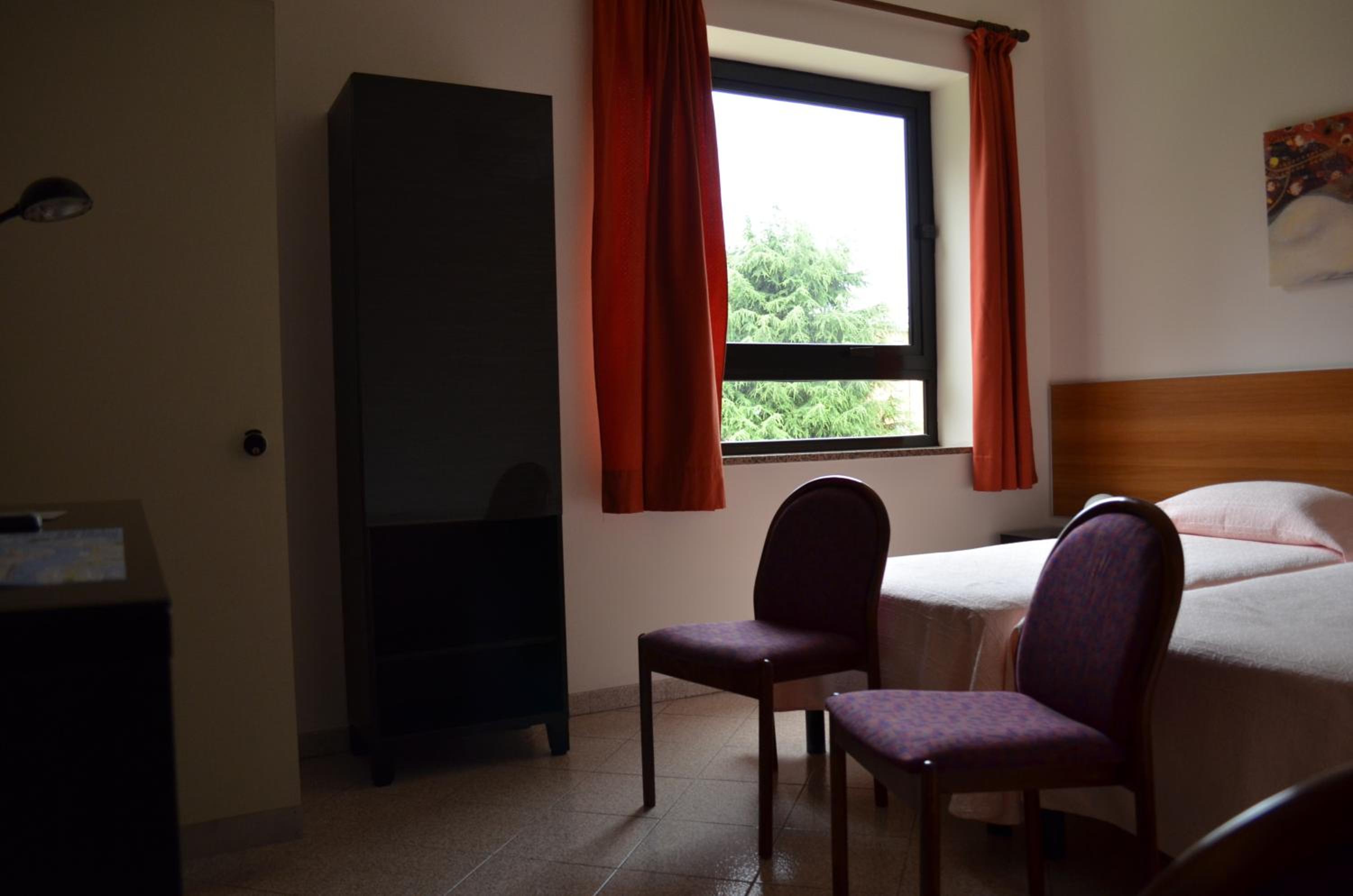 ROOM, TRIPLE