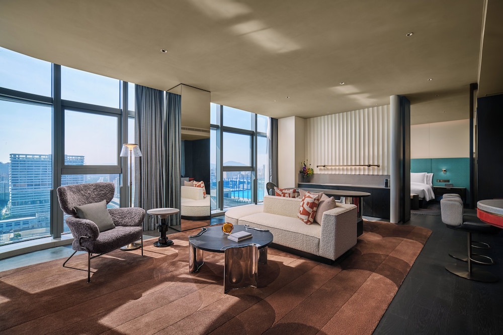 1 Bedroom, Suite, King Bed, Living and Dining Areas, Hotel Indigo Zhuhai Xiangzhou by IHG 4/9