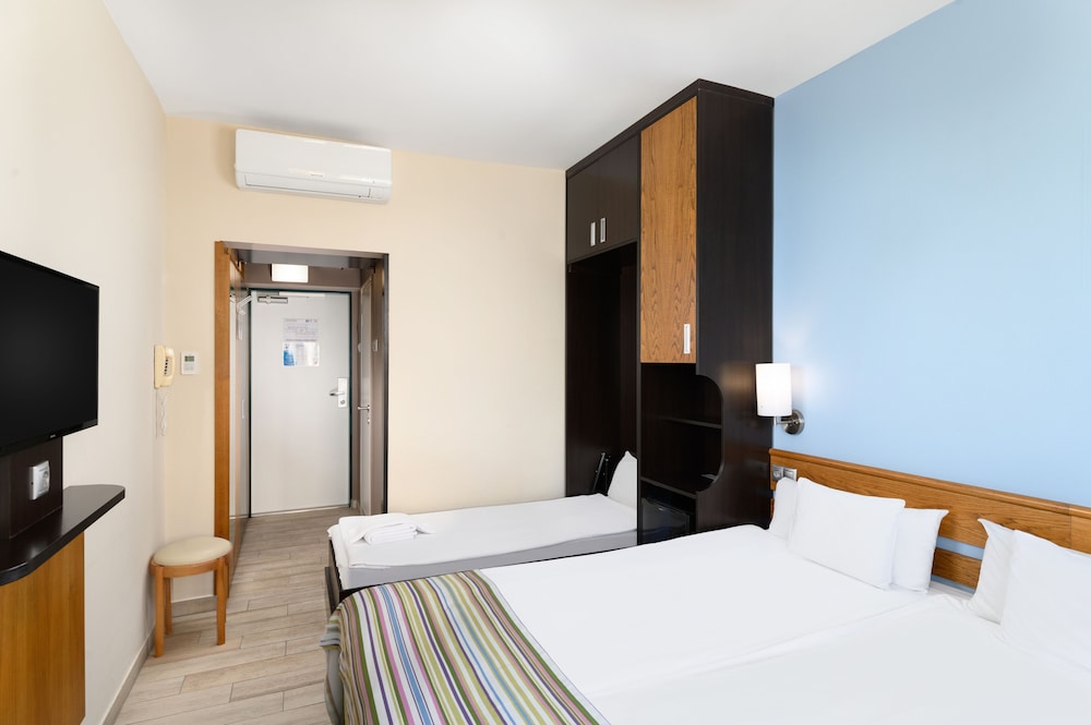 Marina Hotel 23/65