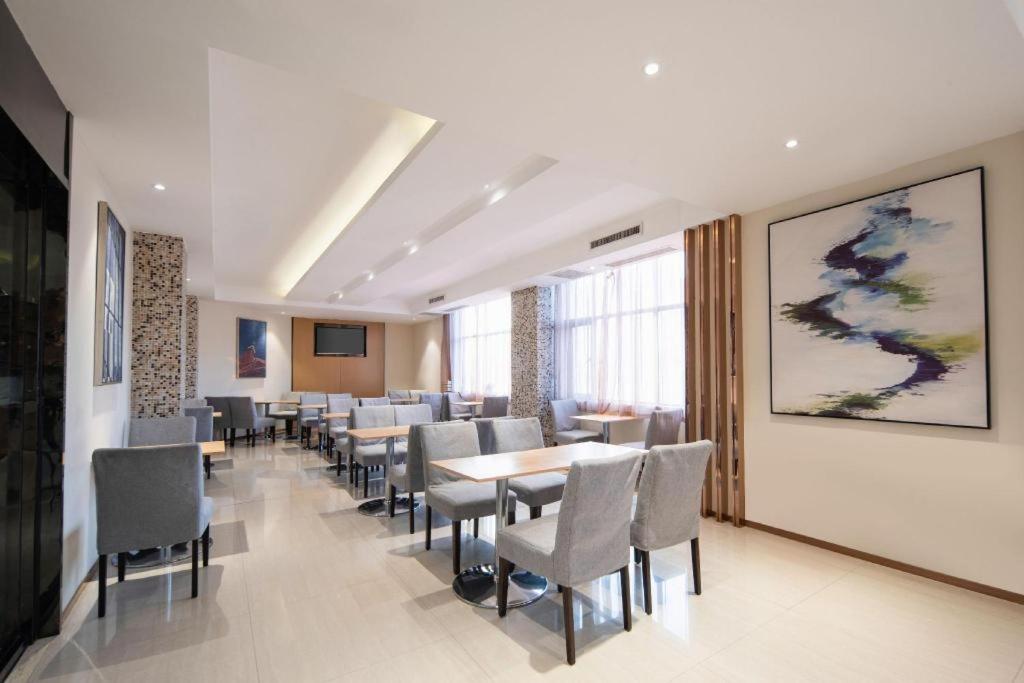 City Comfort Inn(Wuhan Caician Square Branch) 42/54