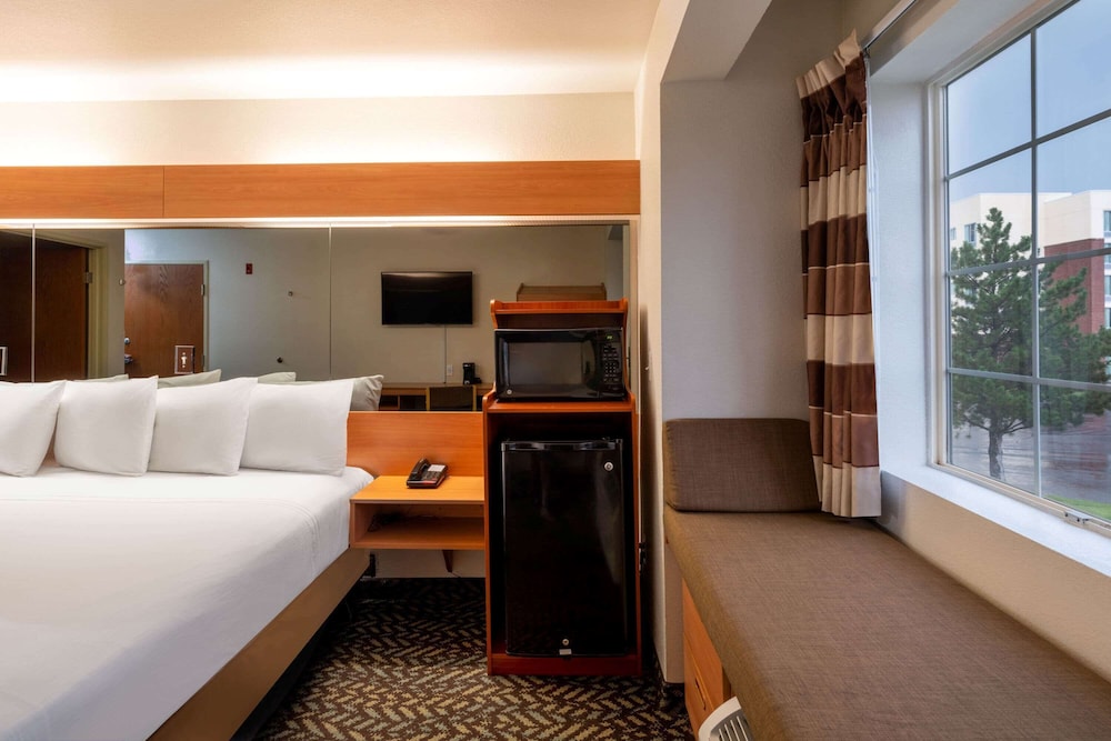 Microtel Inn & Suites By Wyndham Salt Lake City Airport 10/47