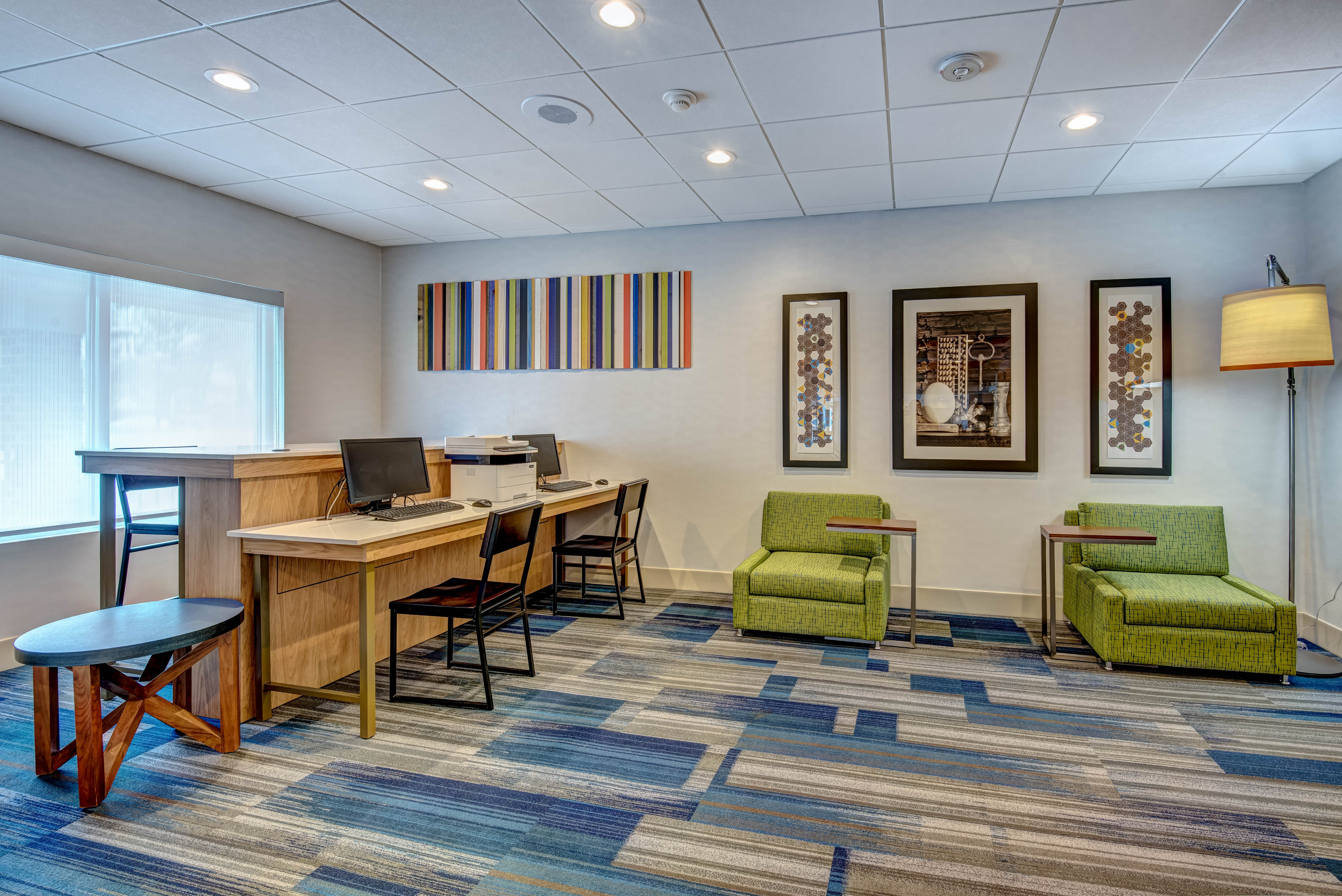 Holiday Inn Express Woodbridge 54/64