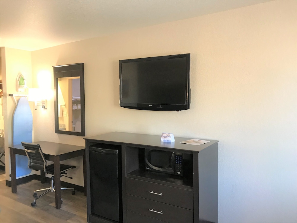 Econo Lodge Near Lackland Air Force Base-SeaWorld 30/39