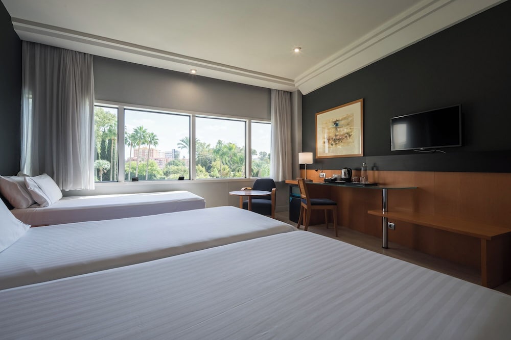 ROOM, TRIPLE