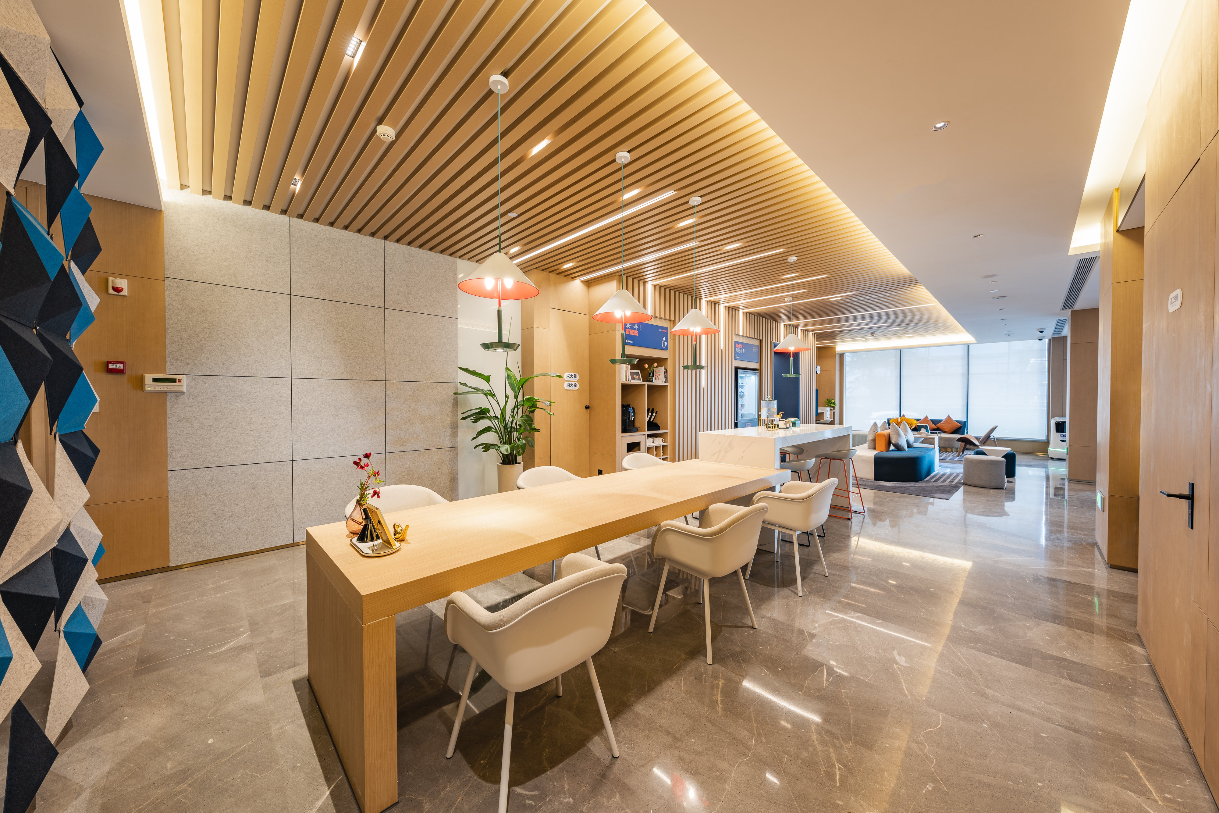 HOLIDAY INN EXPRESS Shanghai Expo Centre 12/50