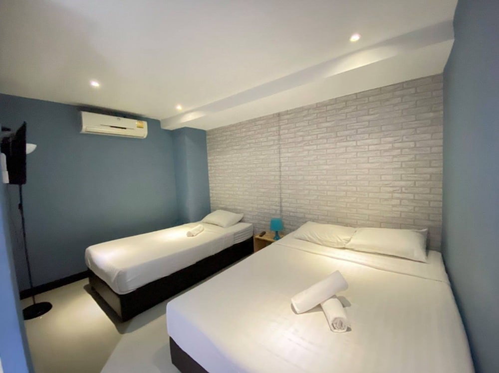 ROOM, TRIPLE