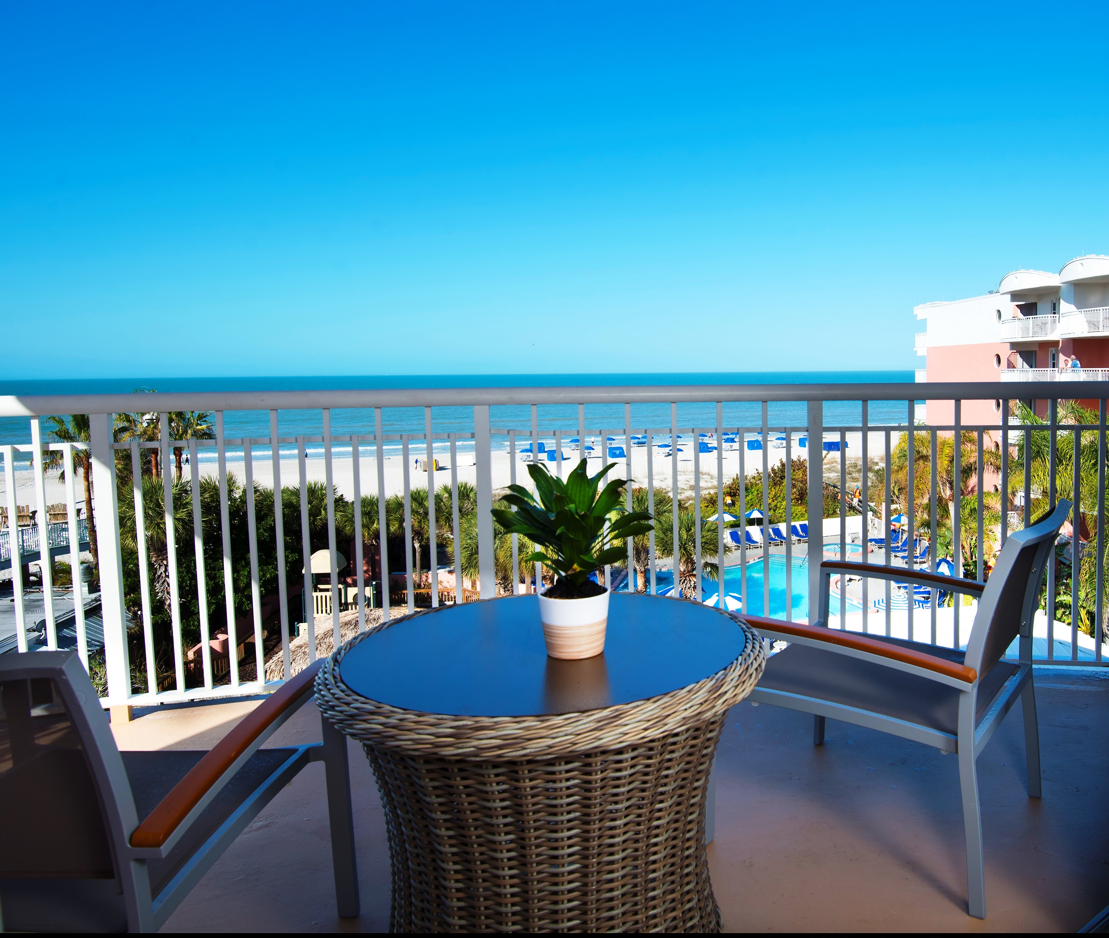 Beach House Suites By The Don Cesar 43/45