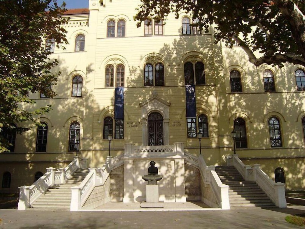 Laguna Zagreb in ZAGREB