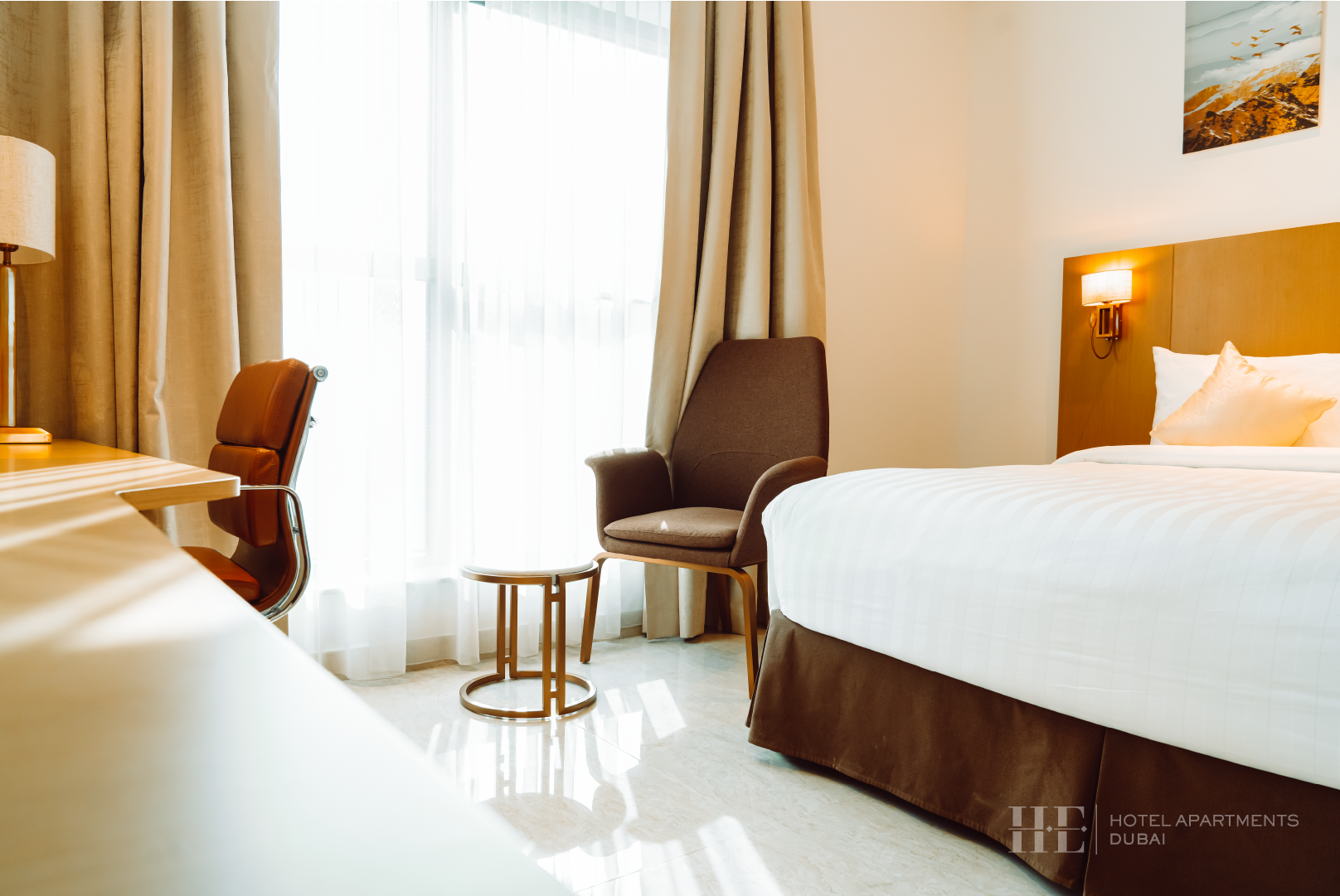 DELUXE ONE BEDROOM APARTMENT