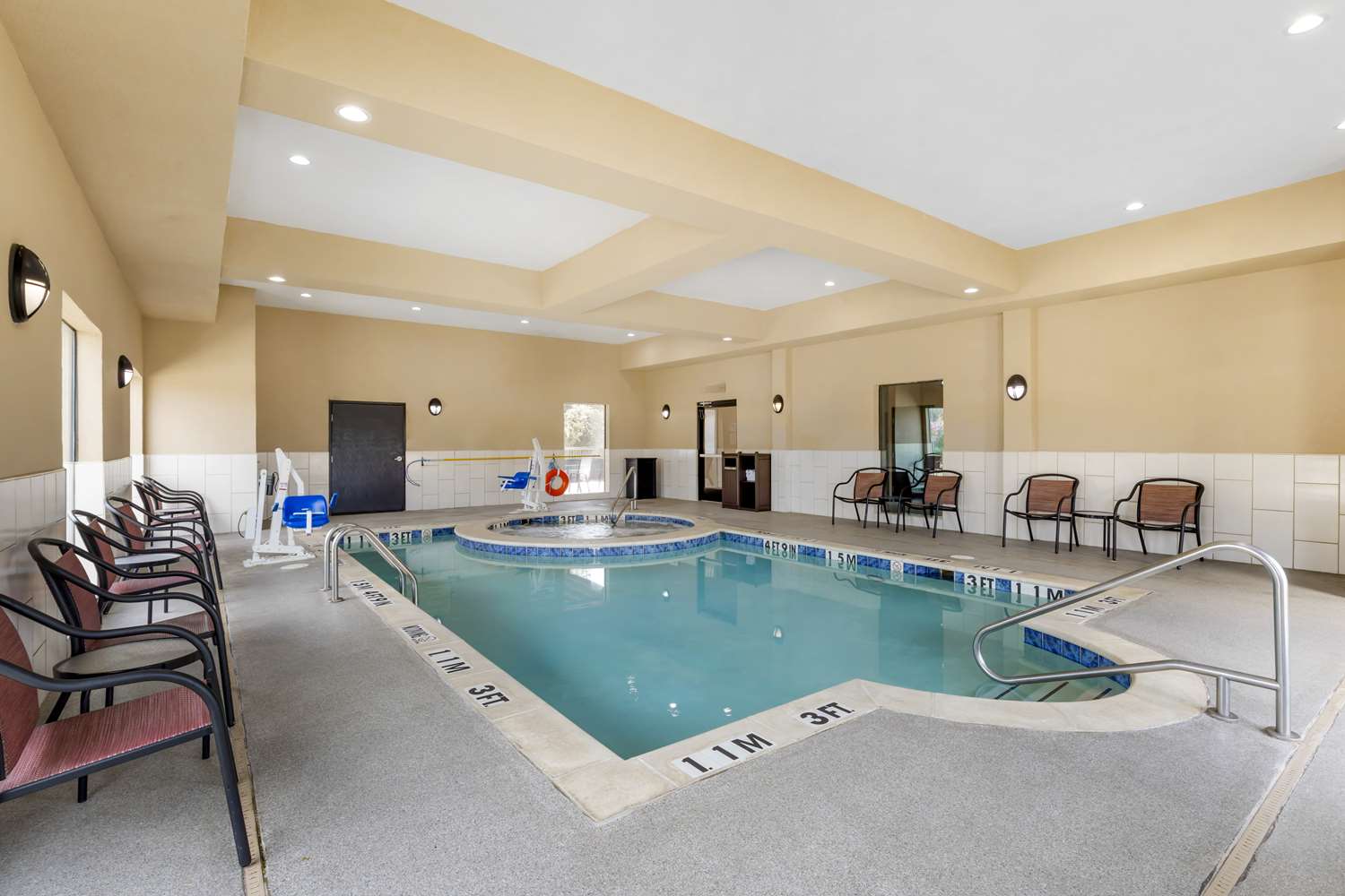 Best Western Plus Burleson Inn & Suites 13/32