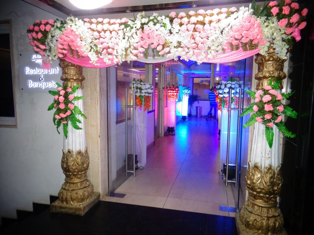 The Avr Hotels & Banquets 4/36