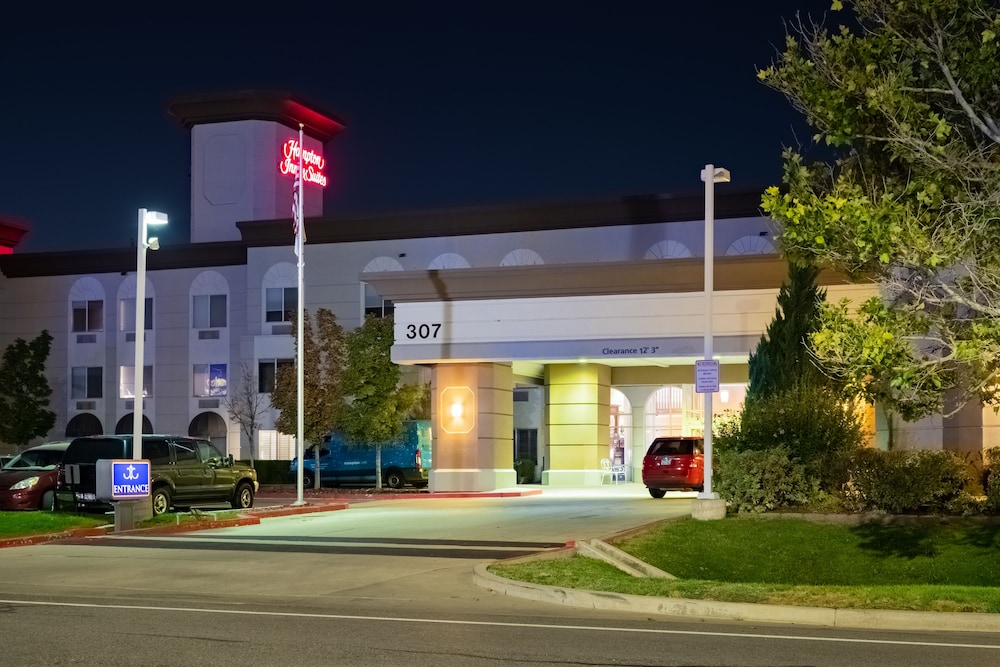 Hampton Inn Suites Salt Lake City Airport 2/82