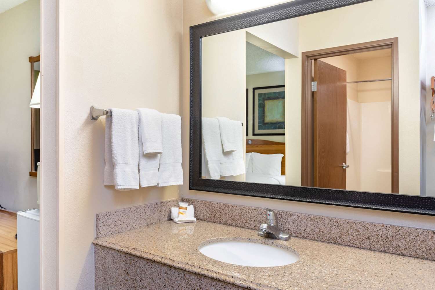 La Quinta Inn & Suites by Wyndham El Paso East 35/37