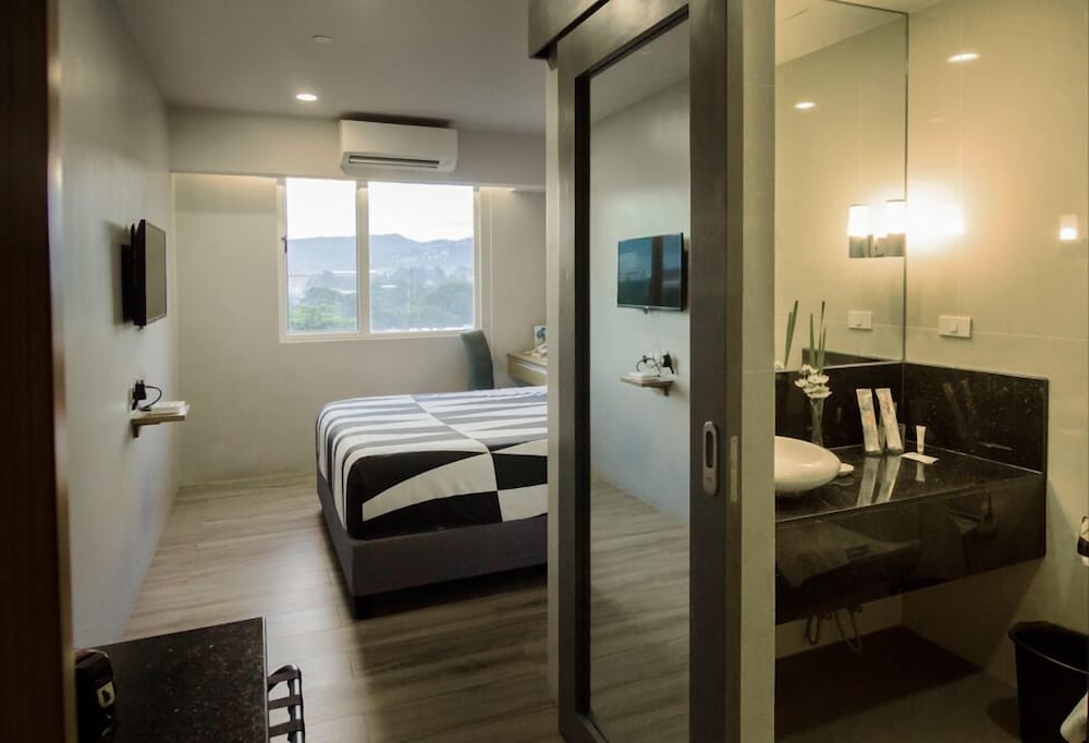 Cebu Hotel Plus 32/55
