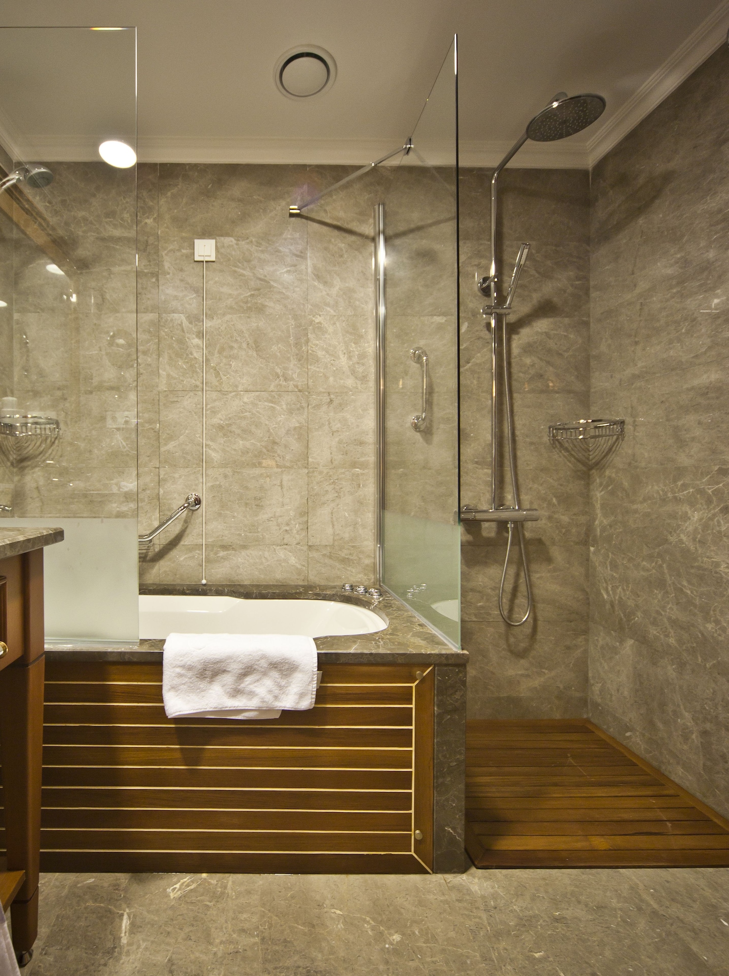 CONNECTING, FAMILY SUITE