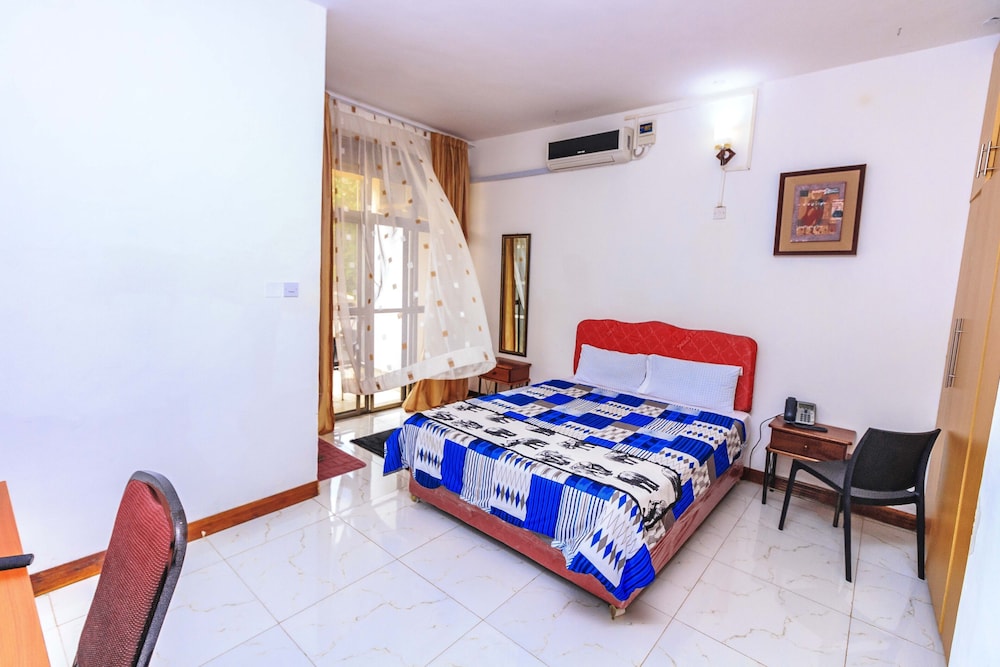 DELUXE, TWIN BEDS, PRIVATE BATHROOM