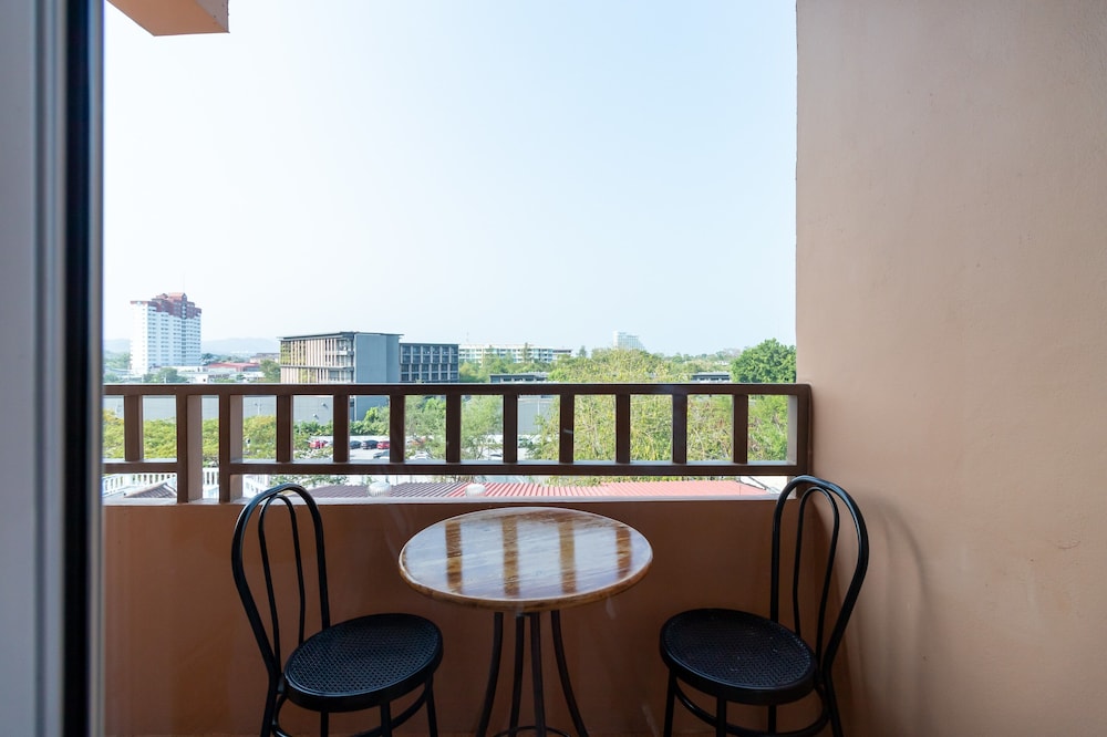 Thipurai Beach Hotel 5/50