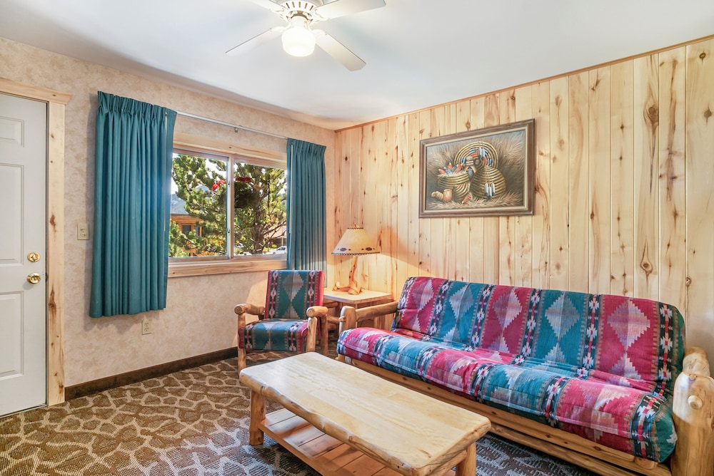 Spirit Lake Lodge and Snowmobile Rentals 46/63
