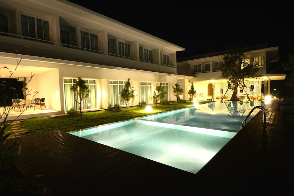 Prairie Hills Resort 8/58