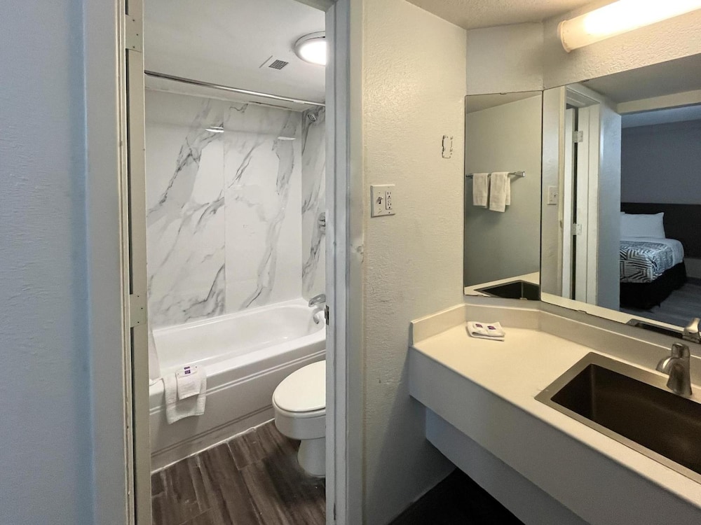 Motel6 Monterey, CA 55/57