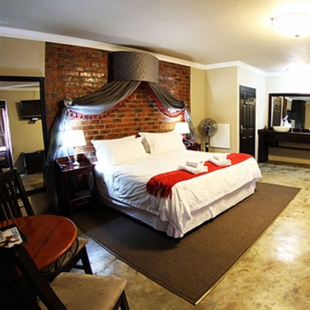 EXECUTIVE, SUITE