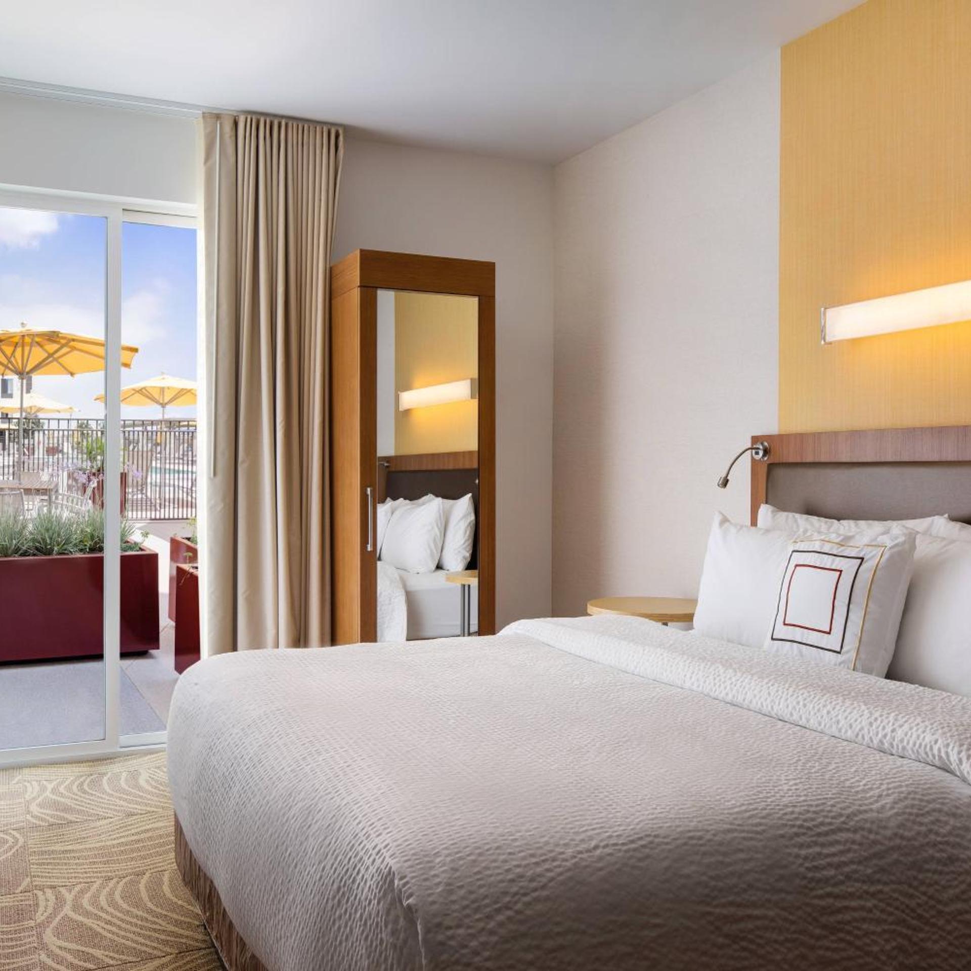 Studio, King Bed, Side Pool View
