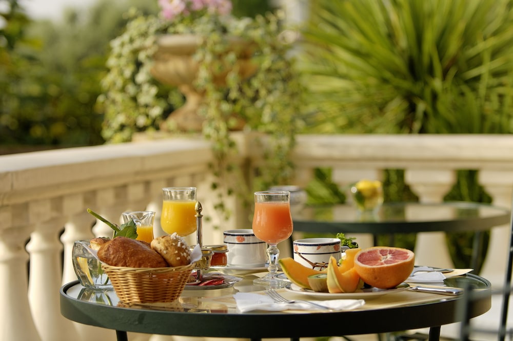 Hotel La Grande Bastide 58/75