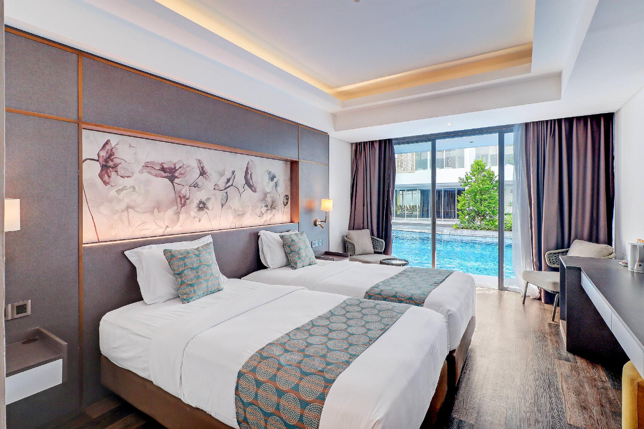 Room, Twin Beds, Pool Access