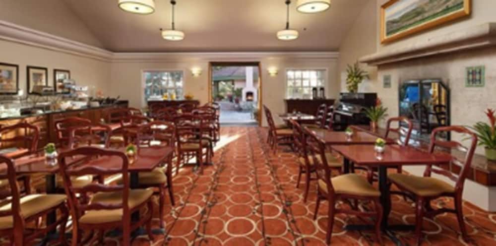 Half Moon Bay Lodge 45/59