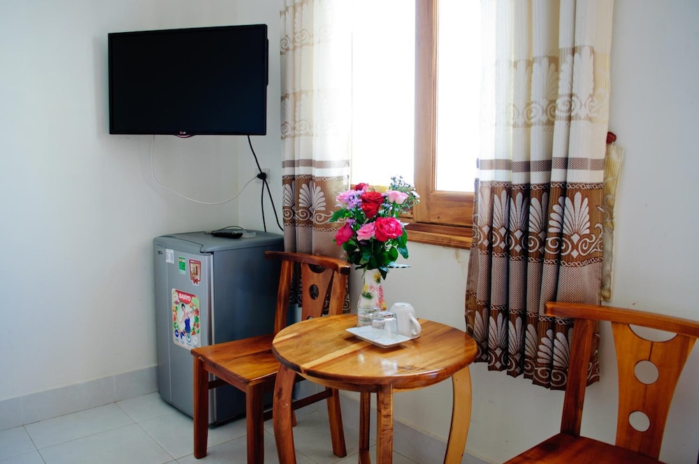 Viet's Hotel 52/54