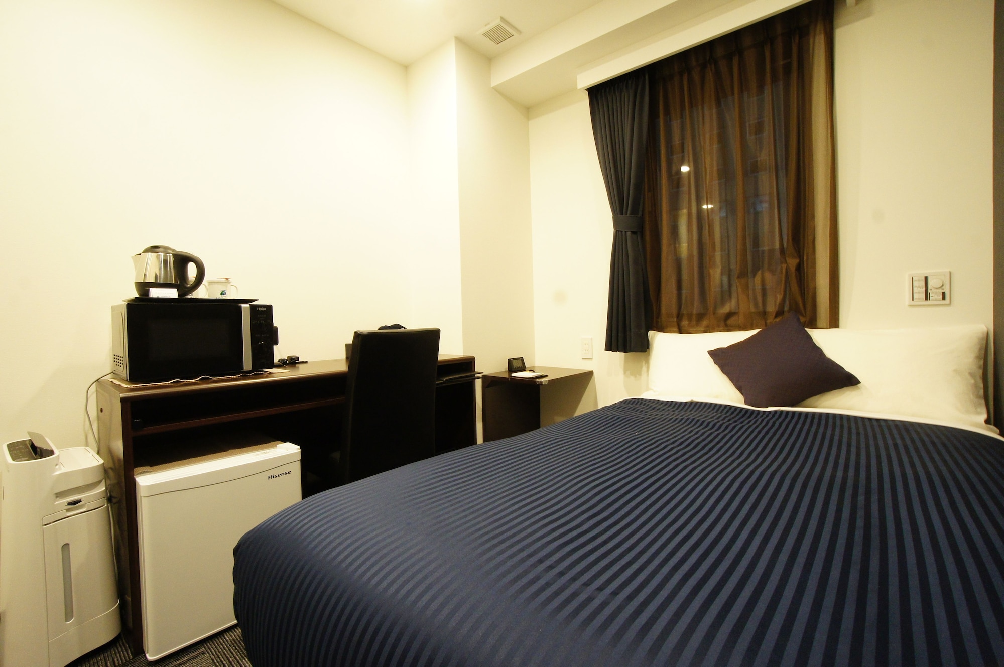 ROOM, SEMI DOUBLE BED, SMOKING