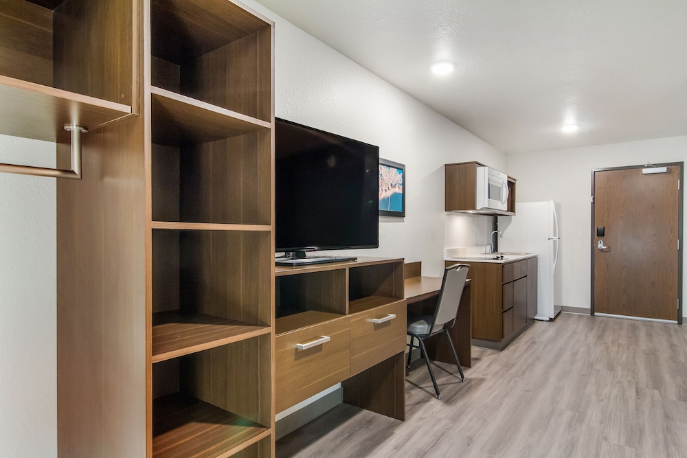 WoodSpring Suites East Lansing - University Area 41/50