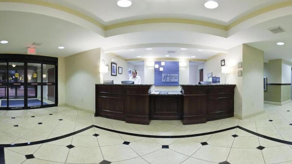 Holiday Inn Express Hotel Suites Muskogee 11/48