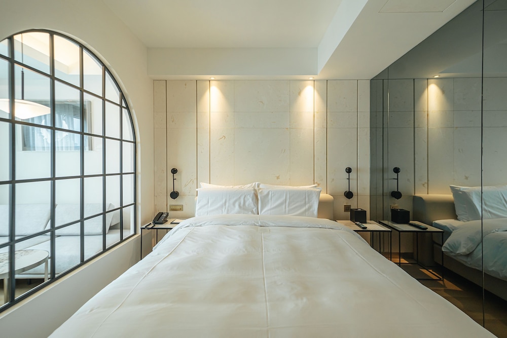 ELIENA Hotel 8/63