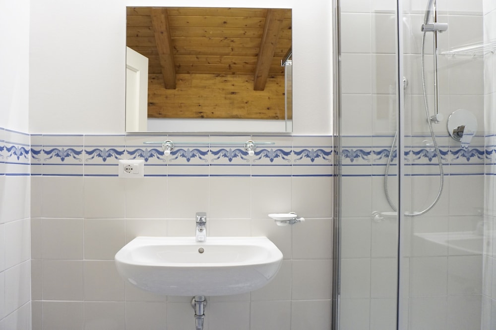 Casa Isolani Santo Stefano 44/48