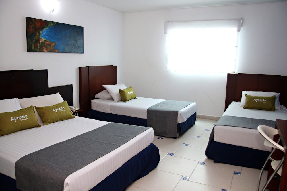 ROOM, QUADRUPLE